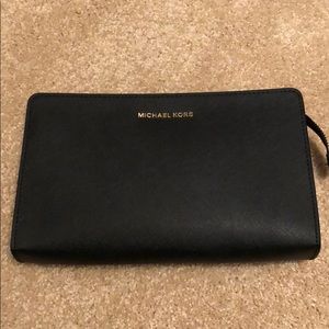 Michael Kors Convertible Clutch/ Crossbody